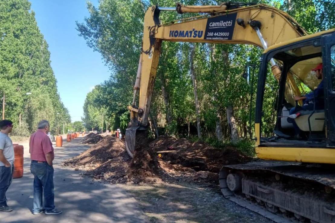 Comenzaron con las obras del colector cloacal norte en San Rafael.