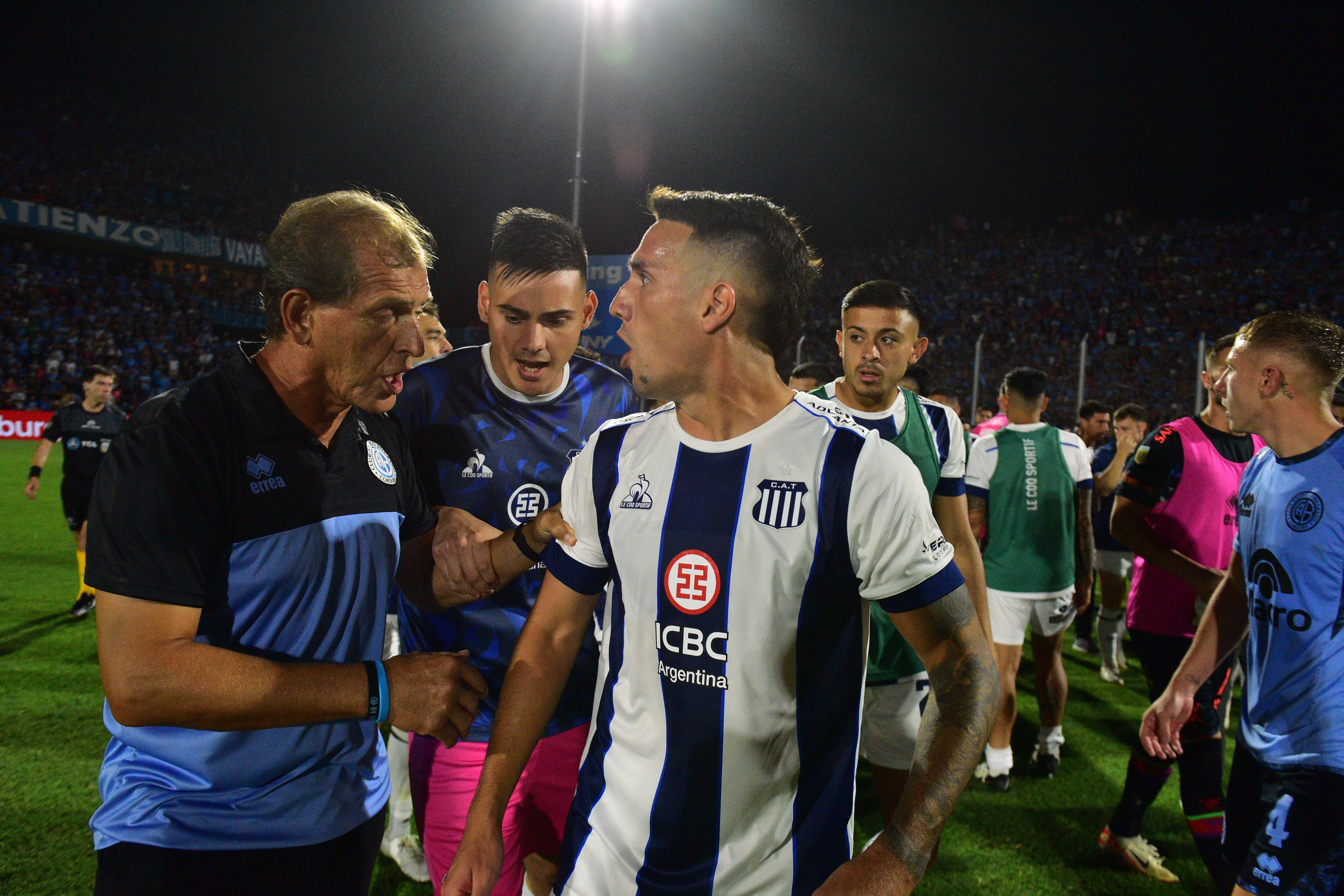 Incidentes al final del clásico entre Belgrano y Talleres. (La Voz)