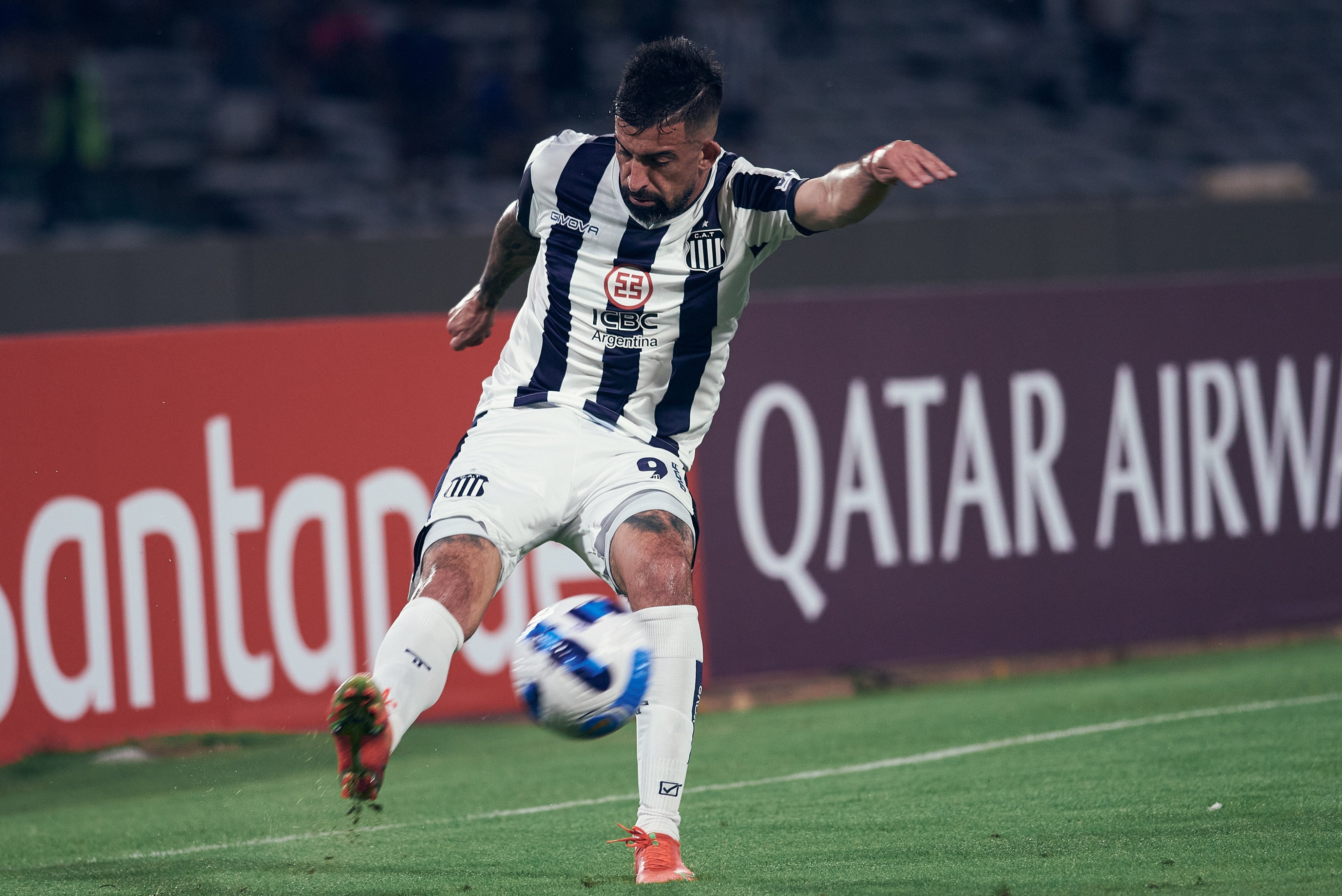 El delantero uruguayo de la T tuvo una chance de gol en el primer tiempo que le tapó el arquero Duarte