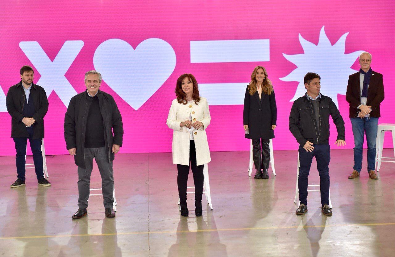 Candidatos del Frente de Todos en Escobar juntos a Alberto Fernandez y Cristina Fernandez de Kirchner (Foto: Presidencia)