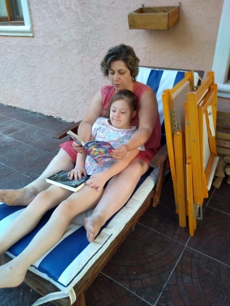 Luciana junto a su mamá Claudia