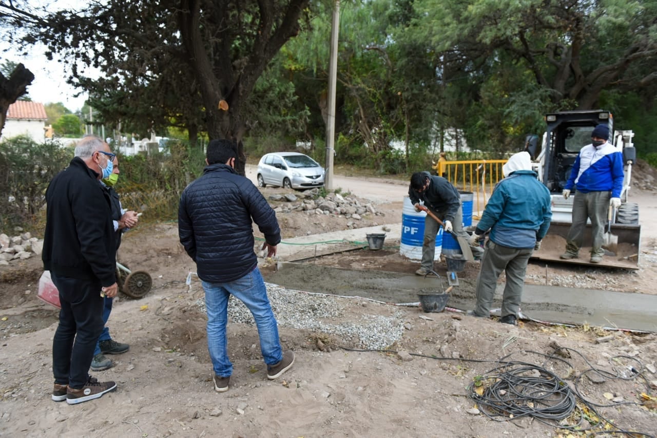 Recorrido en las obras que se desarrollan a partir del “Plan Capilla de Pie”, en la localidad de Capilla del Monte.