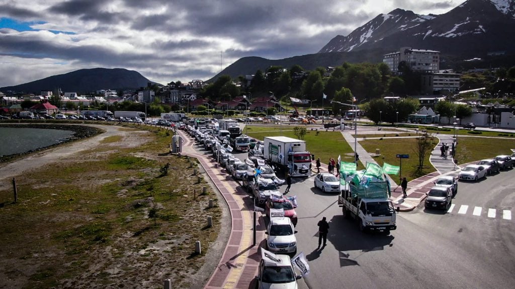 Más de dos mil vehículos se movilizaron por las calles de la ciudad en conmemoración al día del militante.