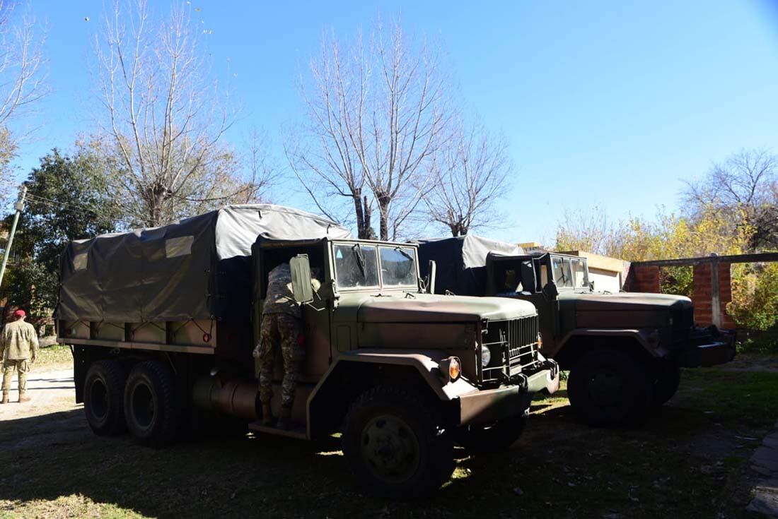 Armado de las carpas pre hospitalarias en Punilla del Ejército para colaborar con el Domingo Funes y el corredor para personas con Covid 19 coronavirus pandemia 
Fotos: Carlos Romero