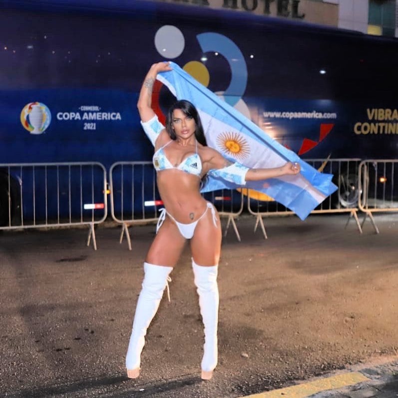 Miss BumBum celebrando el título de la Selección en la Copa América.