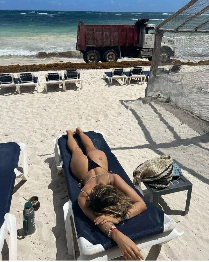 Jimena Barón disfrutó del día en la playa.