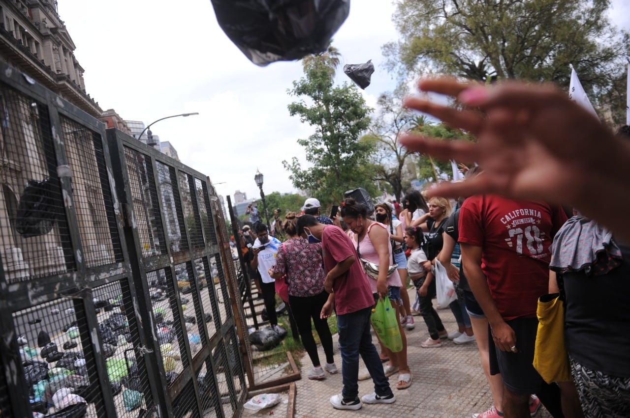 Así quedó el Palacio de Tribunales tras la marcha.