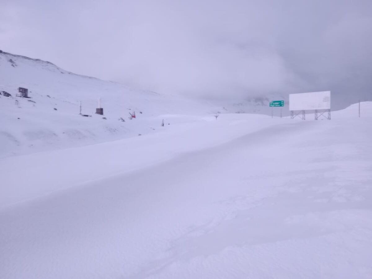 Fin de semana largo y los dos pasos a Chile desde Mendoza están cerrados por la nieve: cuándo se habilitarán