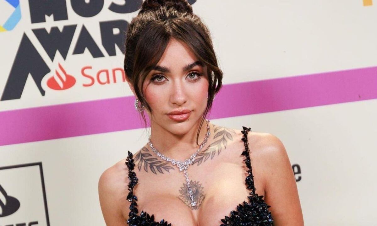 El mal momento que pasó María Becerra durante su show en España: ¿desafinó o falló el sonido?