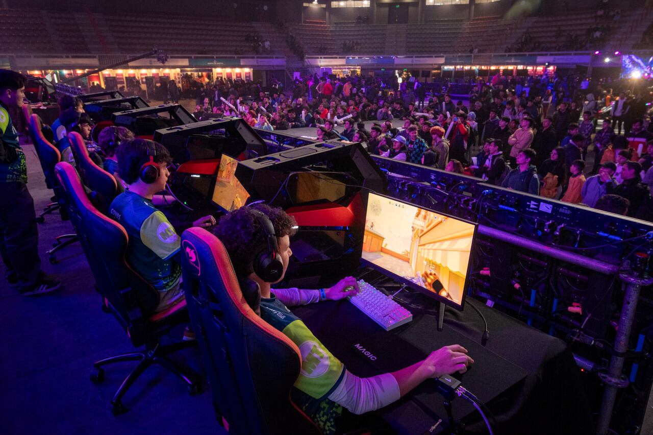 Game Manía Fest
El evento para gamers y amantes del entretenimiento comenzó este sábado 26 y finaliza domingo 27 de agosto. Reunirá a jugadores, fanáticos, creadores y competidores bajo un mismo techo: el Aconcagua Arena.

Foto: Ignacio Blanco / Los Andes 


