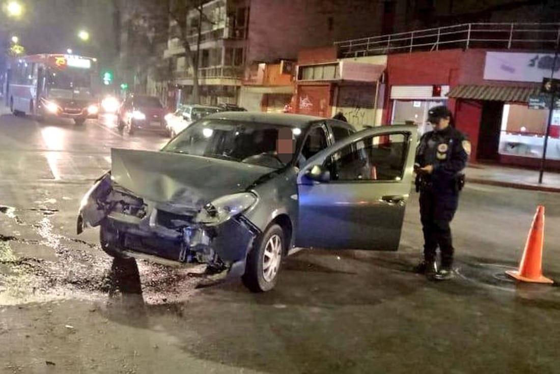 Impresionante choque en barrio Alberdi (Gentileza @JavierSassi).