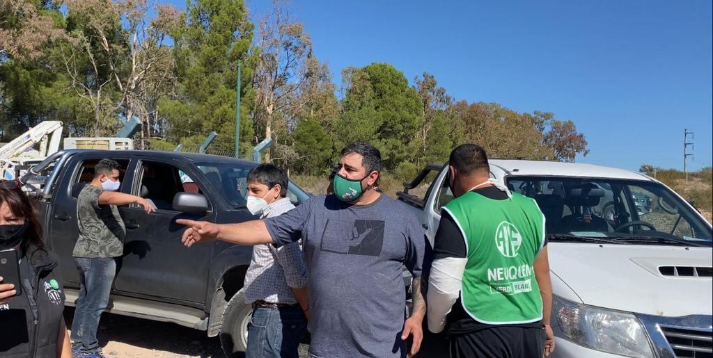 Sindicalistas destruyeron una planta transmisora de tres radios en Neuquén.