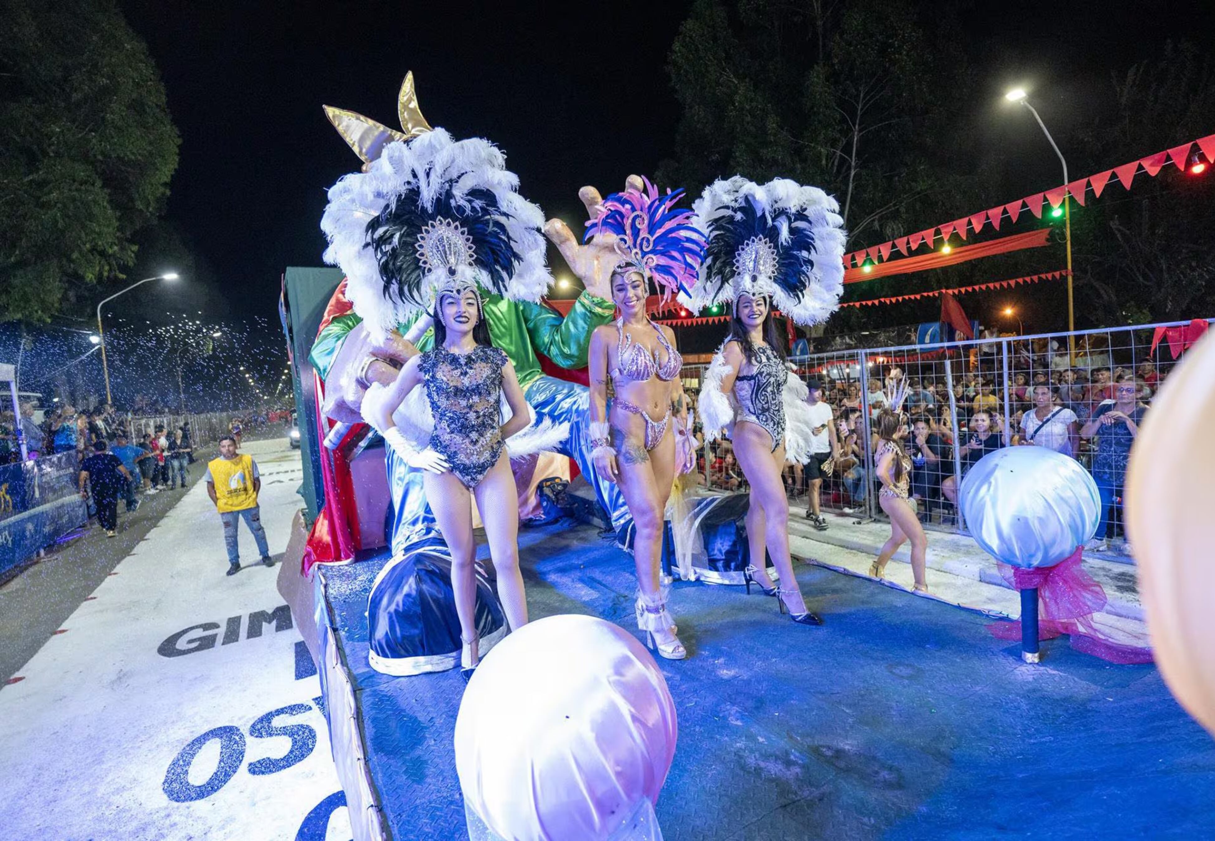 La Intendente en el carnaval de Tucumán.