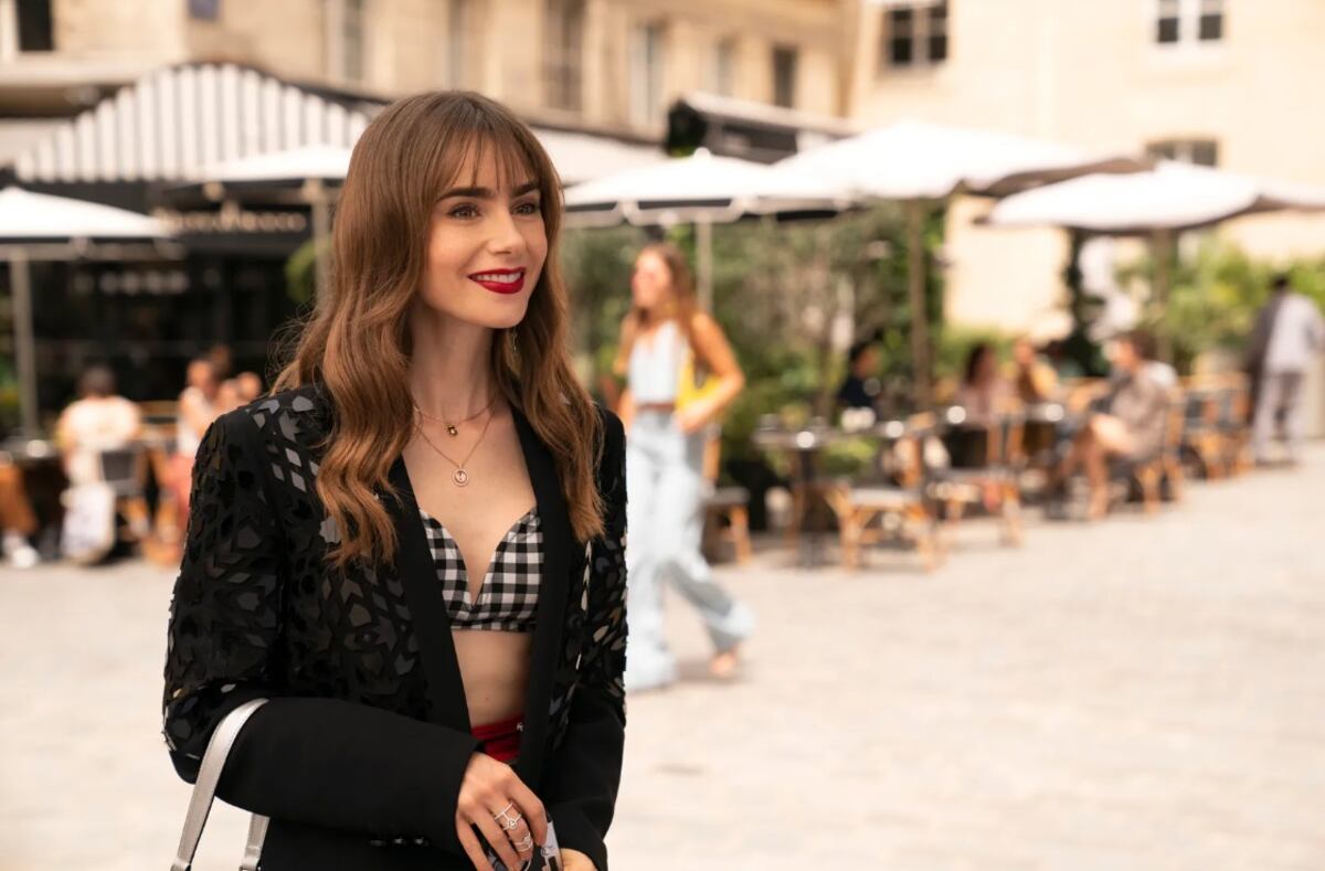 Los mejores looks de la serie Emily in Paris