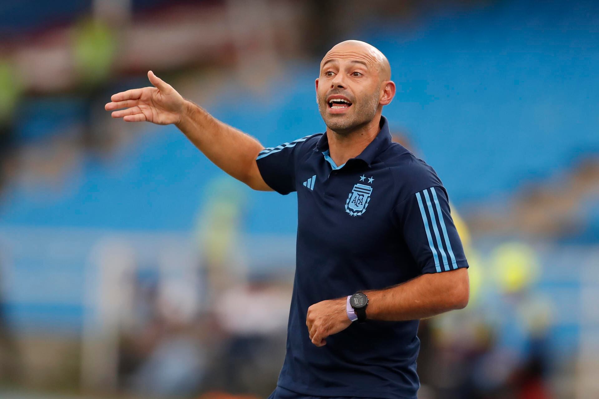 El DT de Argentina Javier Mascherano dirigió en un partido de la fase de grupos del Campeonato Sudamericano Sub'20 entre las selecciones de Paraguay y Argentina en el estadio Pascual Guerrero en Cali (Colombia). EFE/ Ernesto Guzmán Jr.