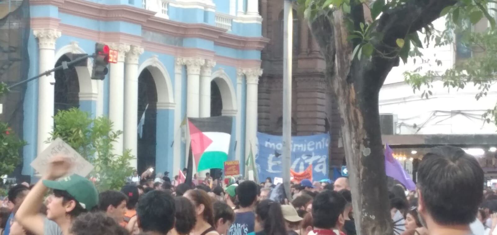 La bandera palestina presente en la Marcha.