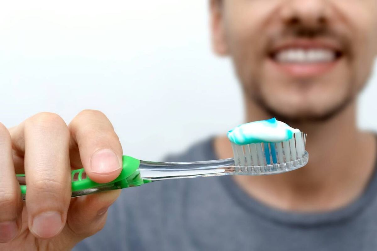 Pocos lo saben: para qué sirven los colores en los cepillos de dientes
