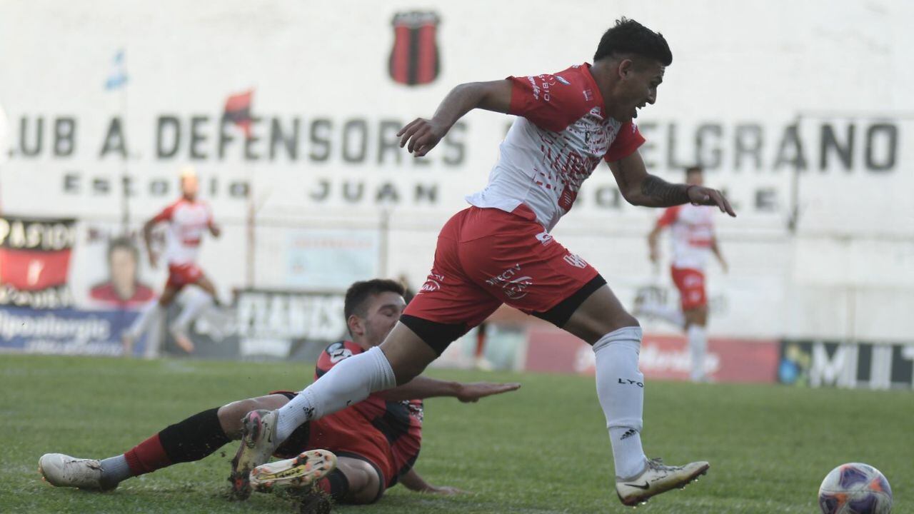 Defensores de Belgrano e Instituto en un encuentro friccionado.