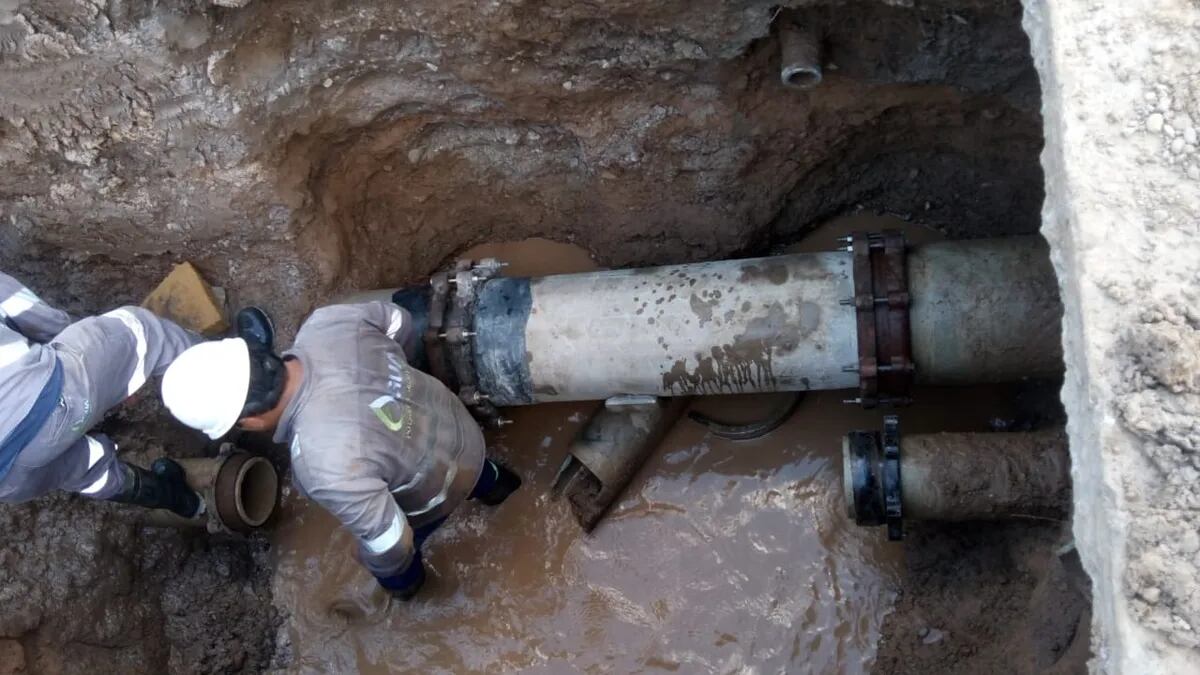 Agua Potable: descubren graves obstrucciones en ductos y cloacas de la ciudad