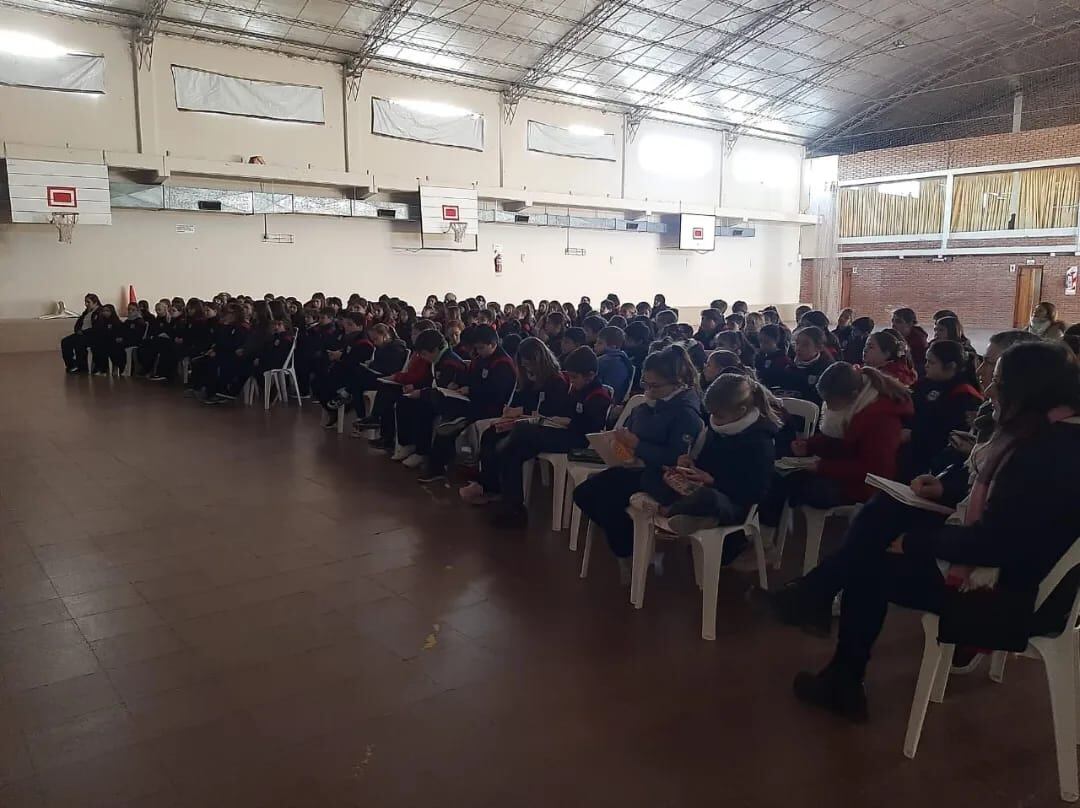 Charla de Gestión Ambiental en el Colegio Holandés