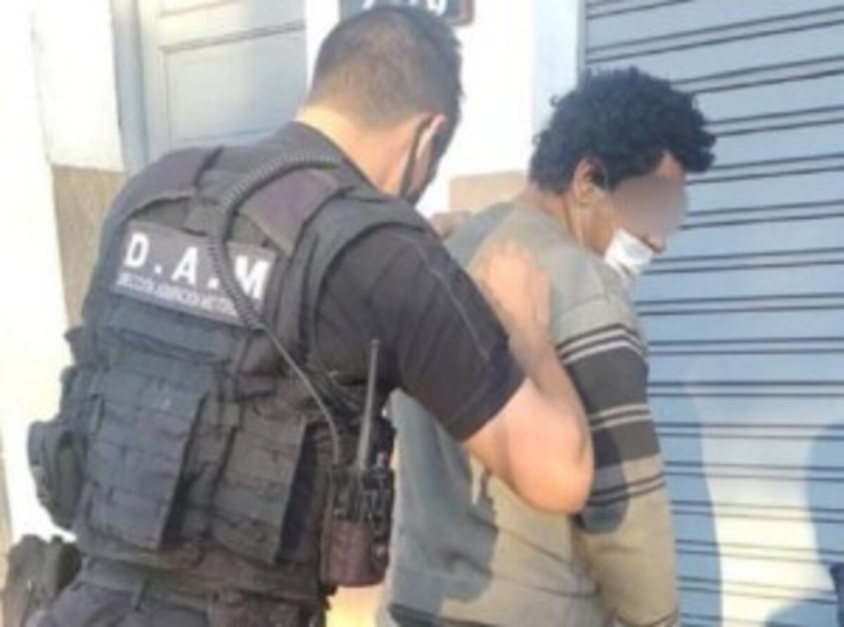 Fue sorprendido mientras sustraía cables en Posadas