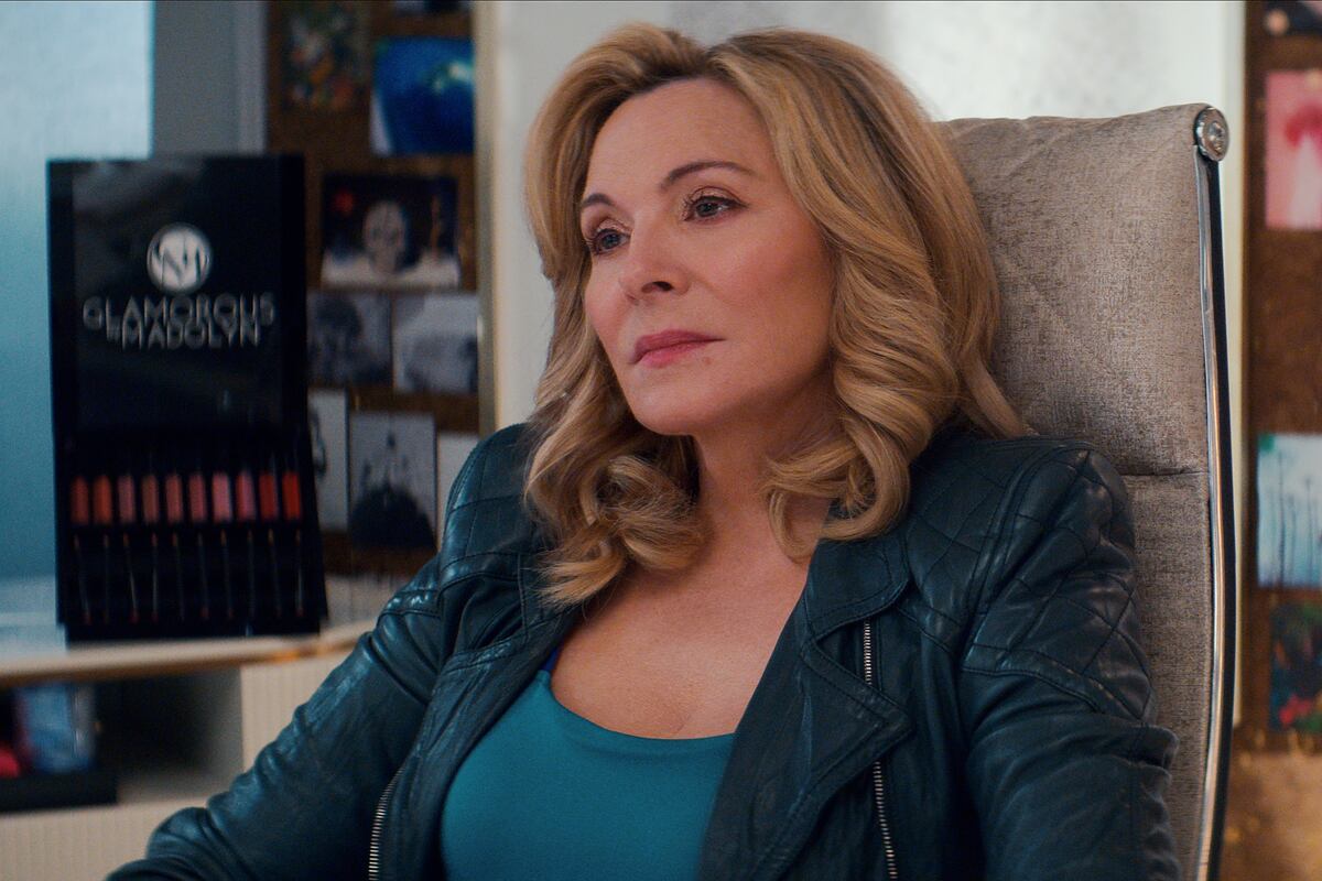 Glamorous, la serie protagonizada por Kim Cattrall que compite con el spin-off de Sex and the city