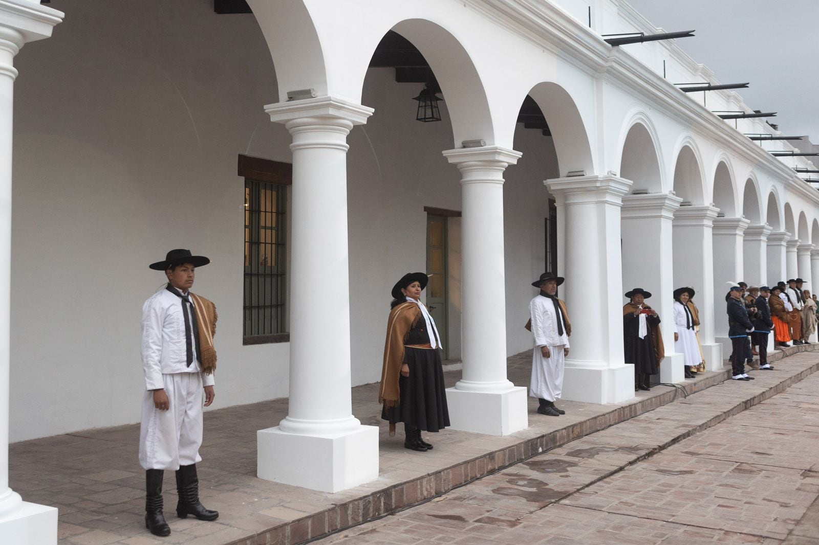 En el marco de la evocación del Éxodo Jujeño, se dejó inauguradas las obras de restauración del antiguo Cabildo, levantado por primera vez en 1593 y declarado "Monumento Histórico Nacional" en 1941.