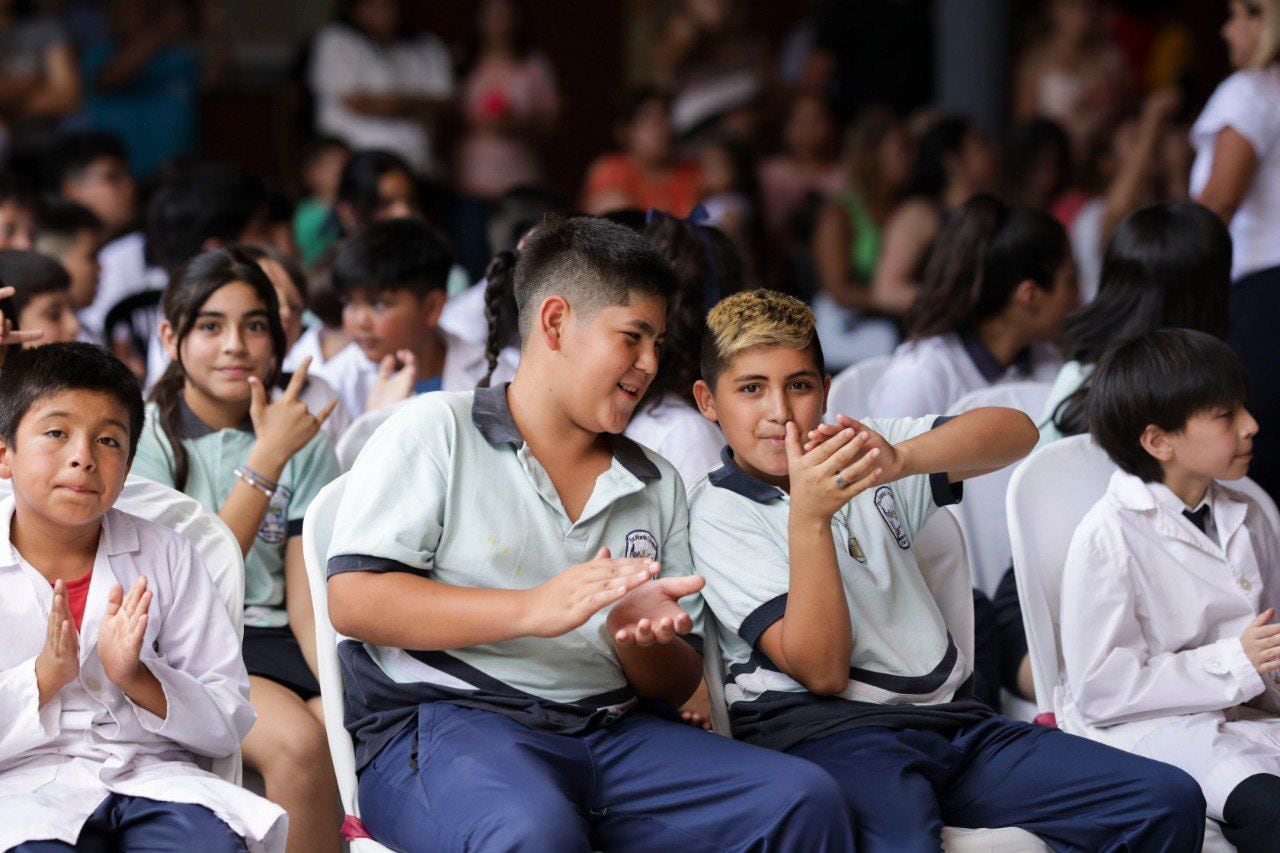 Alumnos de la Escuela Ricardo Jaimes Freyre,