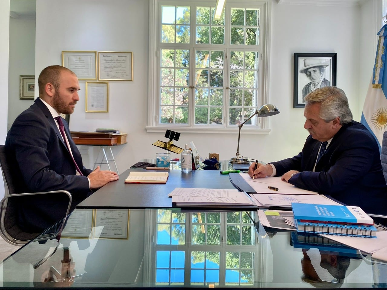 El presidente Alberto Fernández junto al ministro de Economía, Martín Guzmán, tras el rechazo en Diputados del Presupuesto 2022.