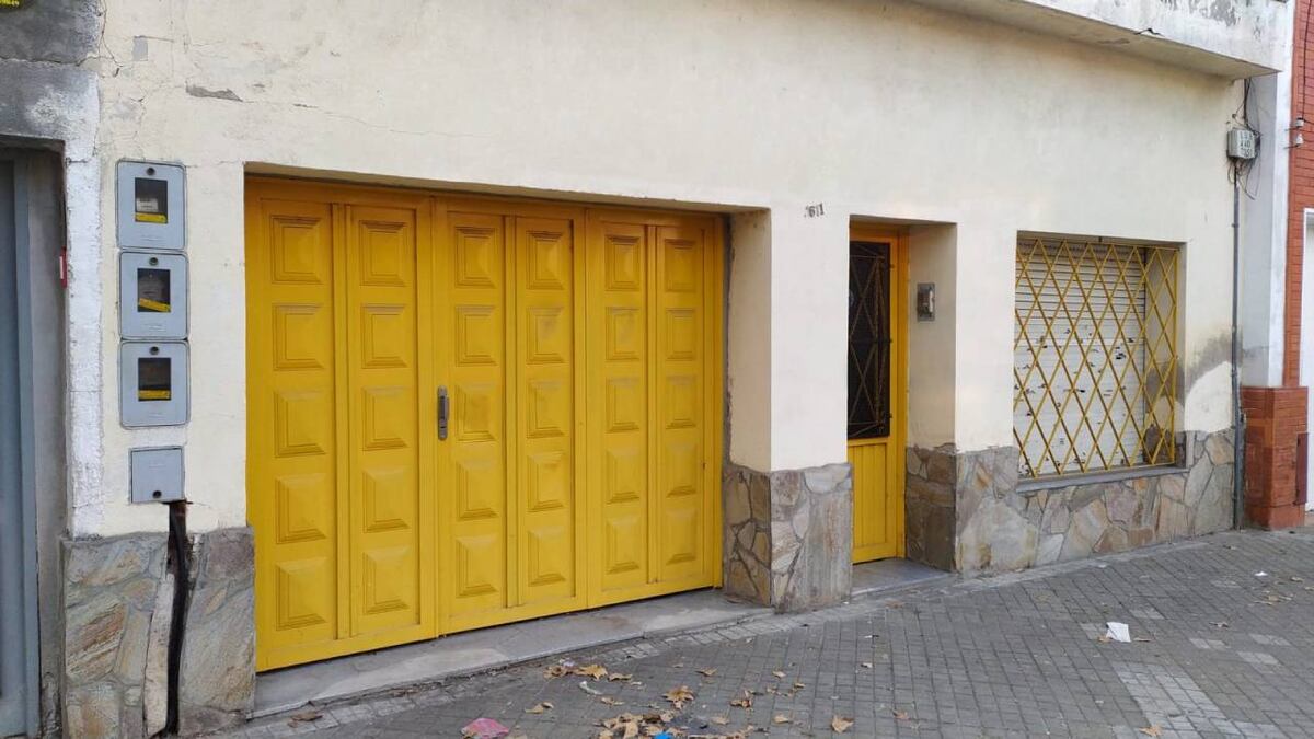 Afirman que la mujer hallada en un ropero fue asesinada en el baño de su casa