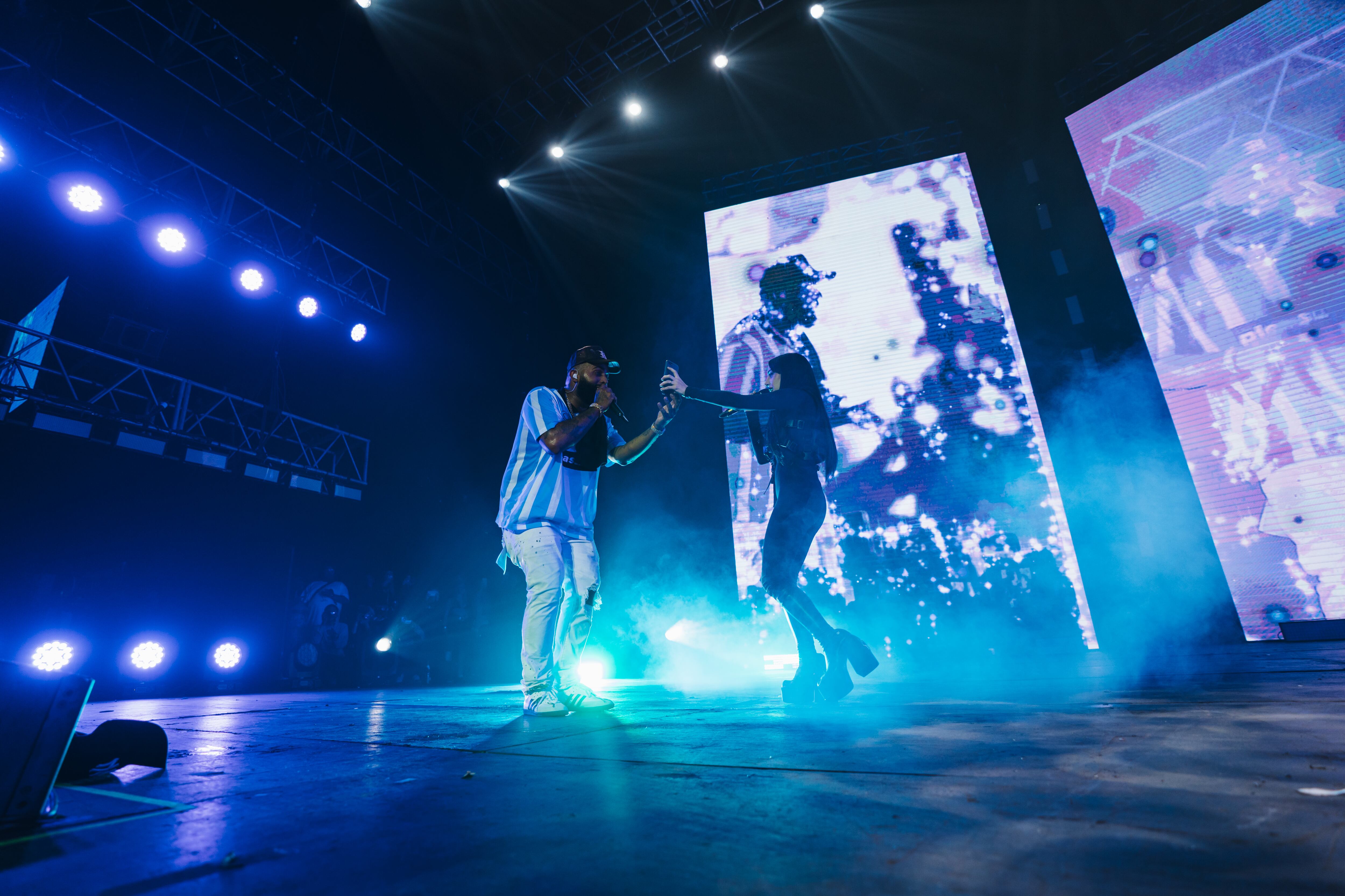 Eladio Carrión y Nicki Nicole en el Luna Park.