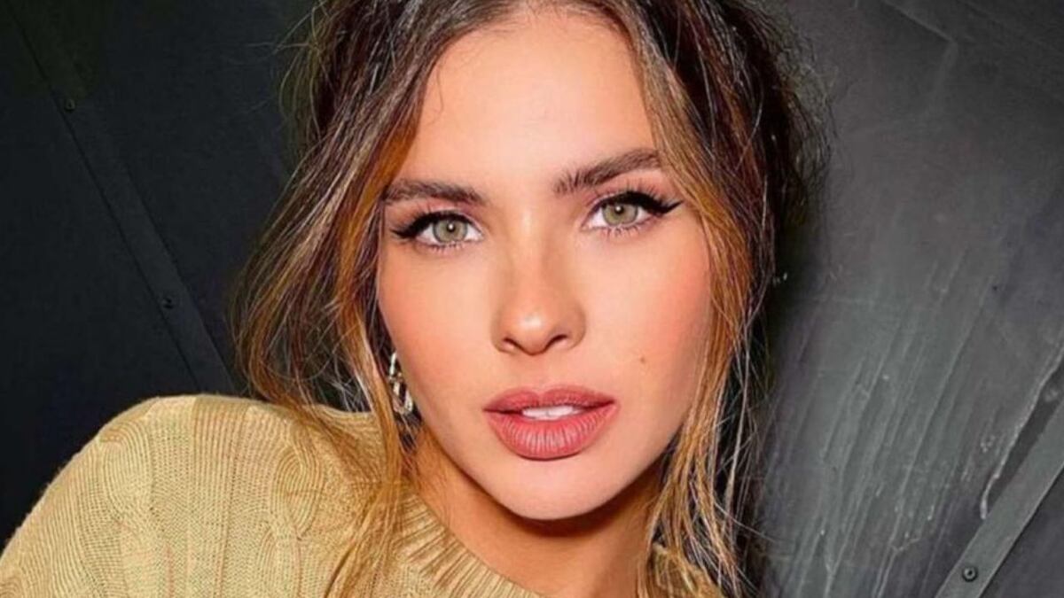 De nuevo en la Argentina, la China Suárez eligió una microbikini para alentar a la Selección