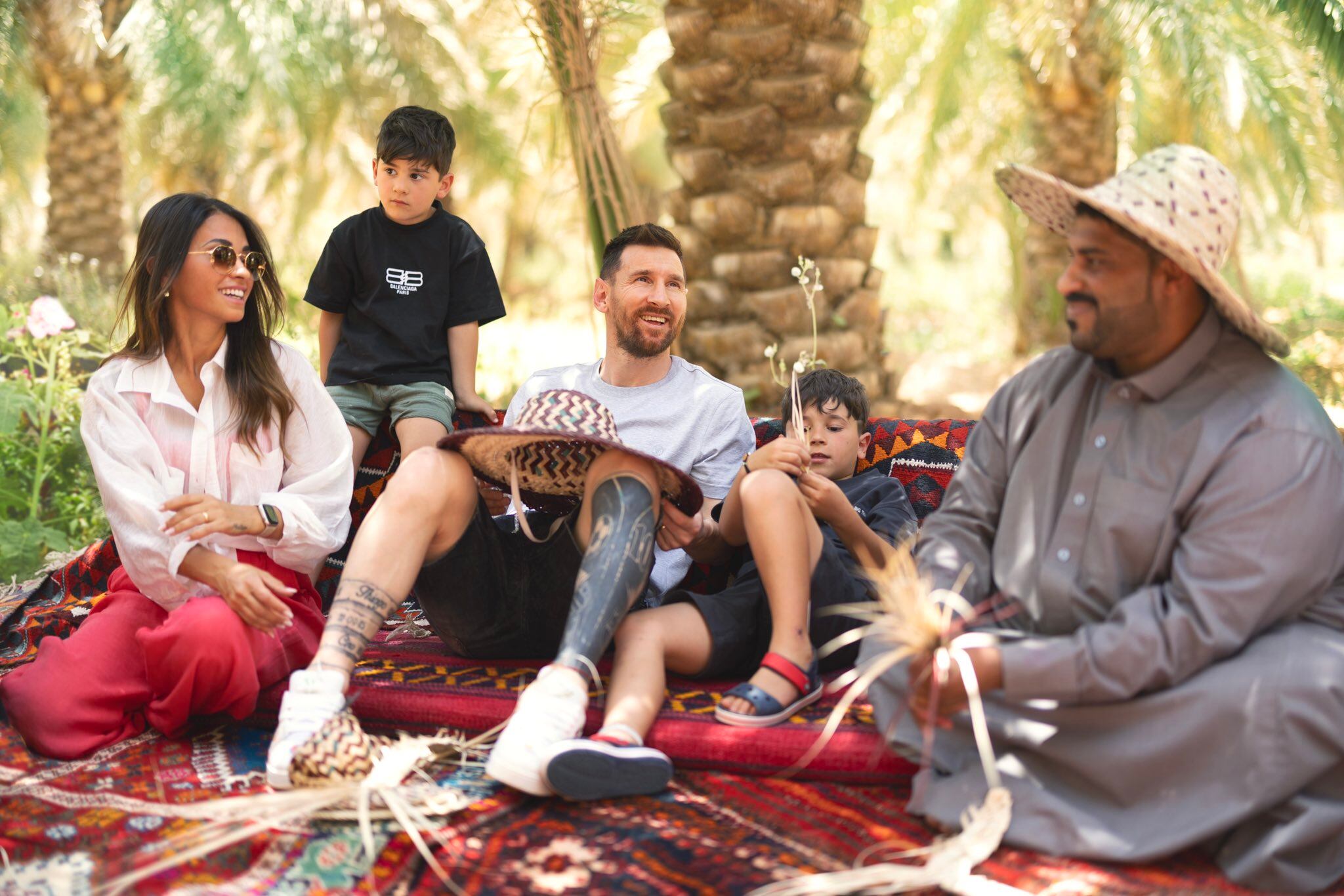 Antonela Roccuzzo marca tendencia donde sea que vaya: los outfits elegidos para disfrutar de Arabia Saudita.