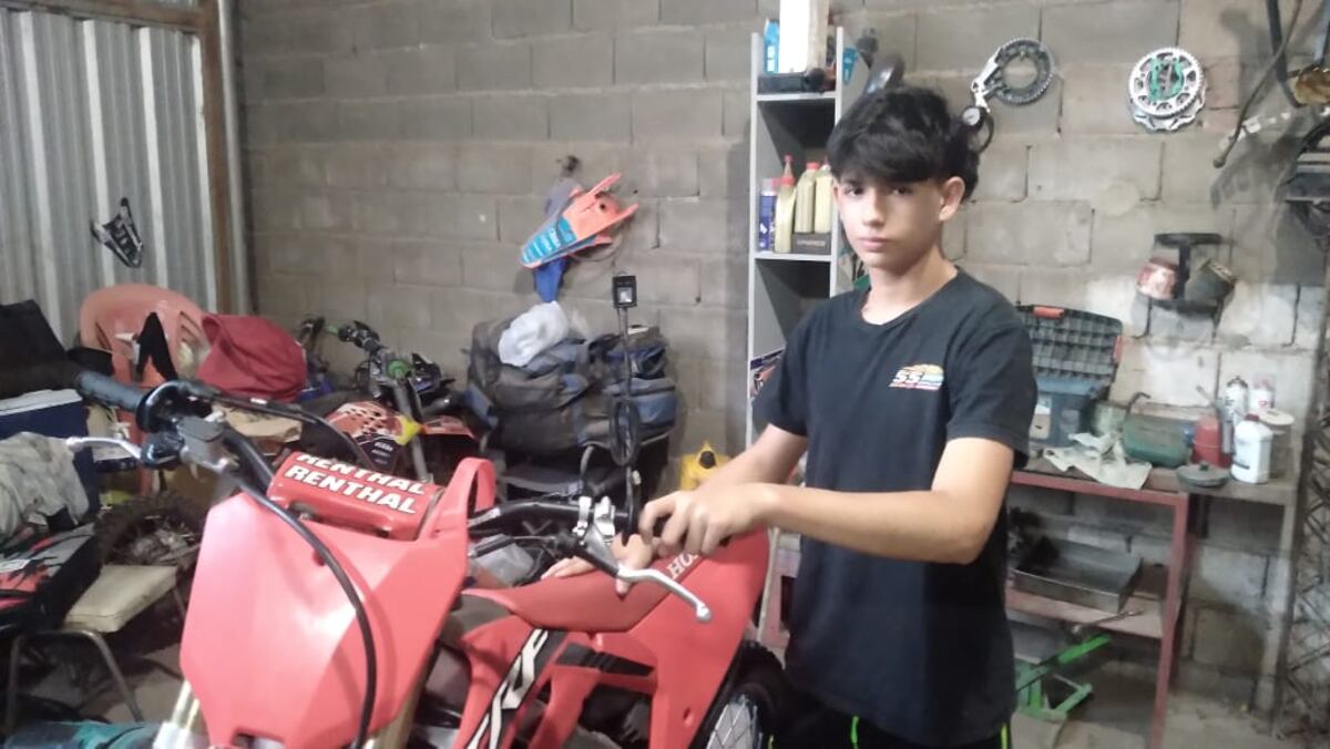 Santino Riba inicia el 2025 en la primera fecha del Campeonato Nocturno de Super Motocross