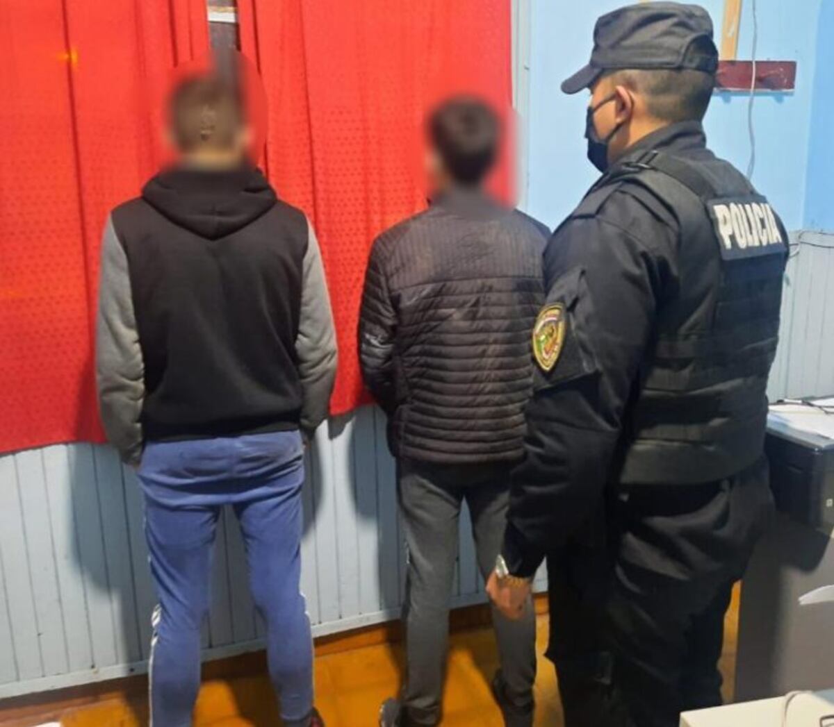 Dos jóvenes agredieron a un policía en un control vehicular en Alem