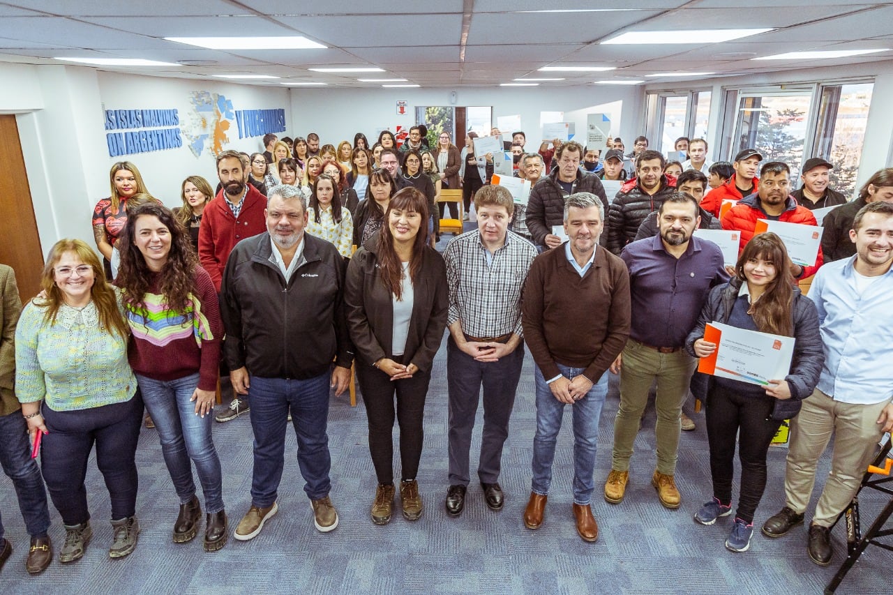 Entrega de herramientas en el marco de ejecución del Programa Nacional “Banco de Maquinarias, Herramientas y Materiales para la Emergencia Social”.