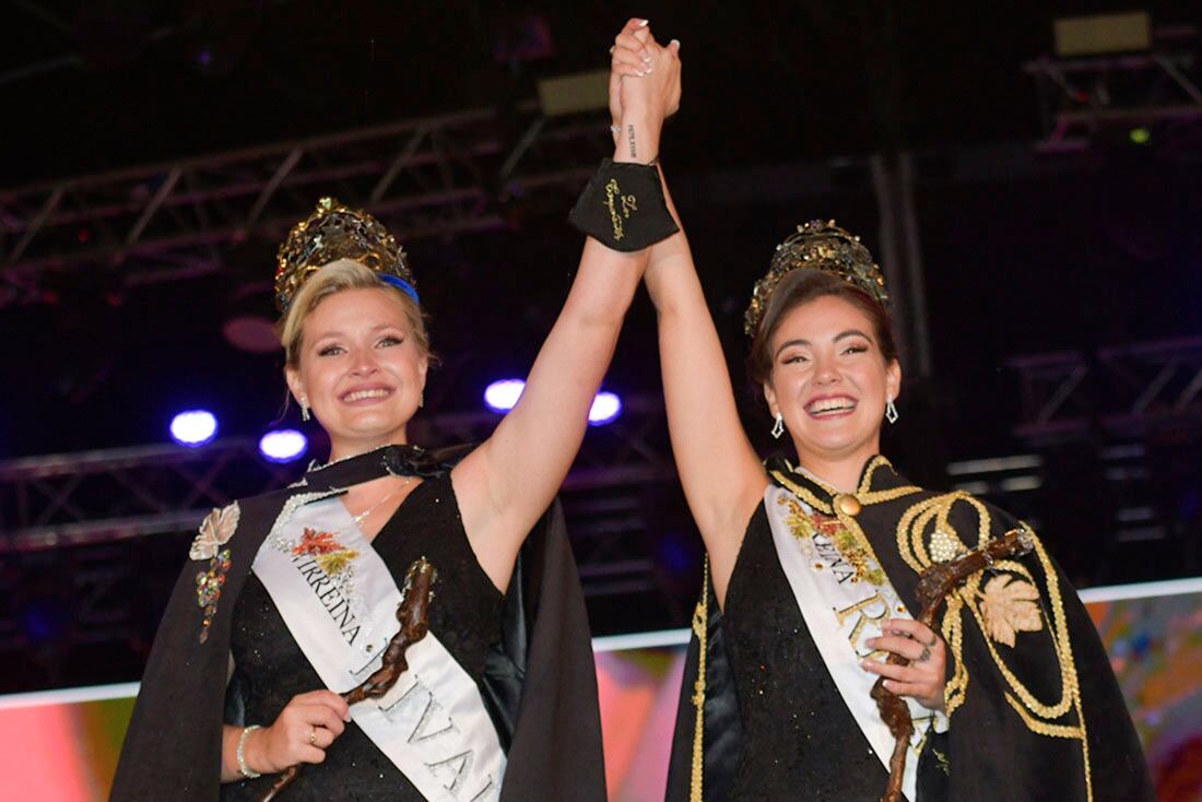 Paula Jazmín Aguirre, Virreina de Rivadavia junto a Martina Pilar Boscariol Marín (derecha) Reina de Rivadavia