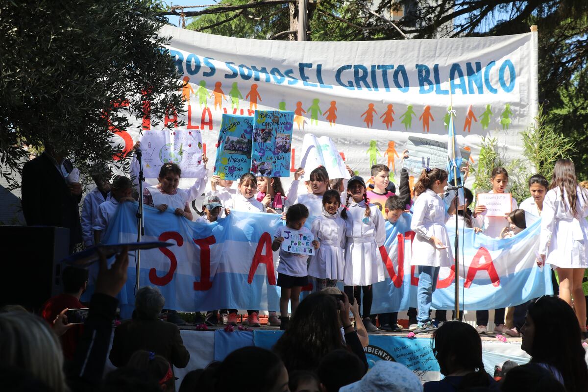 Jóvenes estudiantes de Gualeguaychú se manifestaron en el “Grito Blanco” 2022