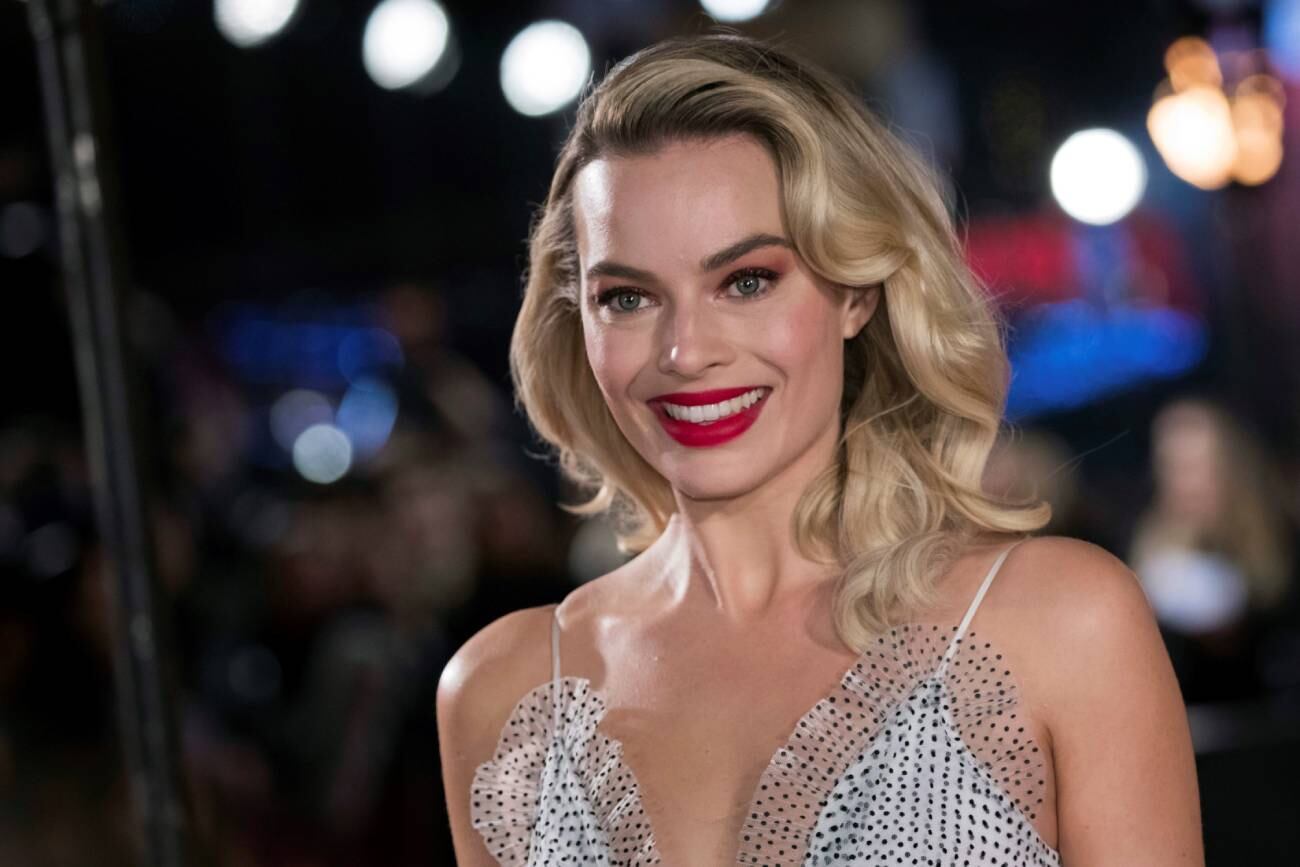 Margot Robbie sacudió a los portales internacionales y a las redes con su probable embarazo. (AP)