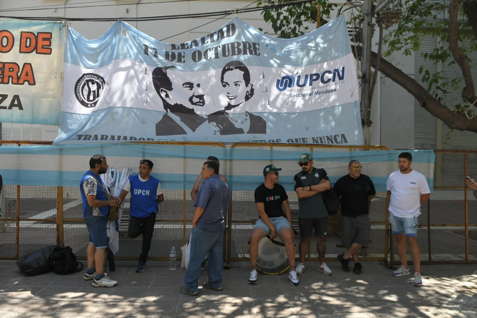 Mendoza: marcha de gremios y sindicatos en apoyo al paro de la CGT - Foto: Ignacio Blanco / Los Andes