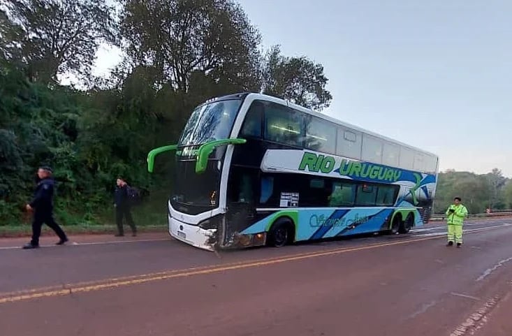 Colonia Wanda | Un ciudadano paraguayo colisionó con un colectivo de larga distancia