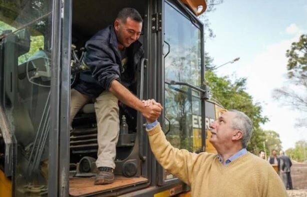 Hugo Passalacqua recorrió obras en Eldorado.