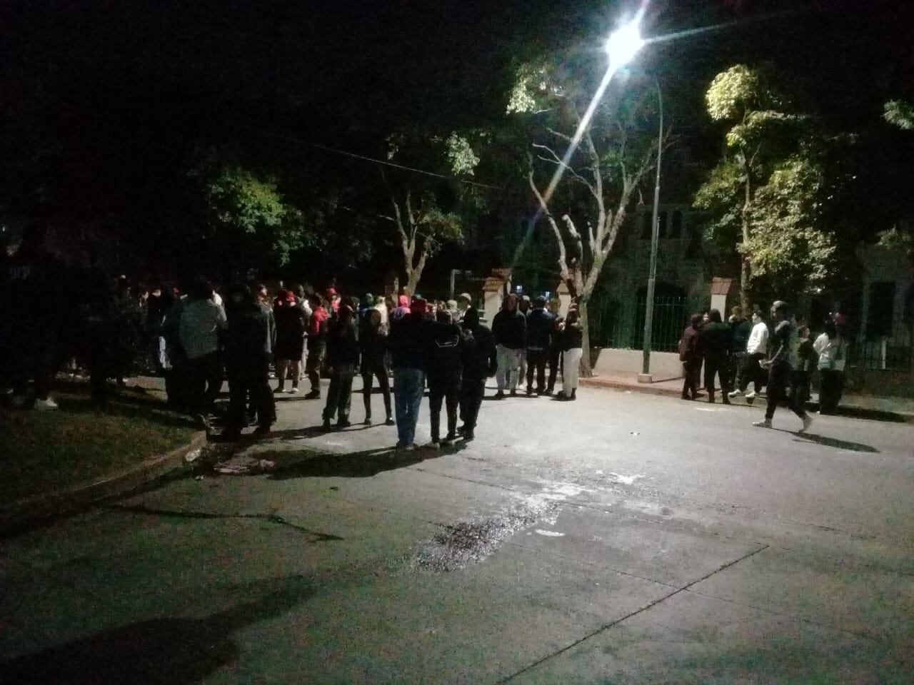 Los asistentes a la fiesta en Jardín Espinosa. (Policía)