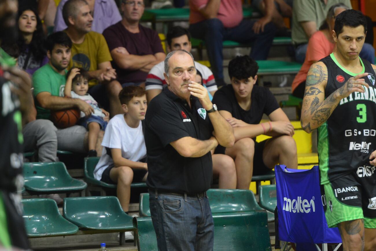 Atenas vs Comunicaciones Mercedes Corrientes en el Cerutti por la Liga Nacional de basquet