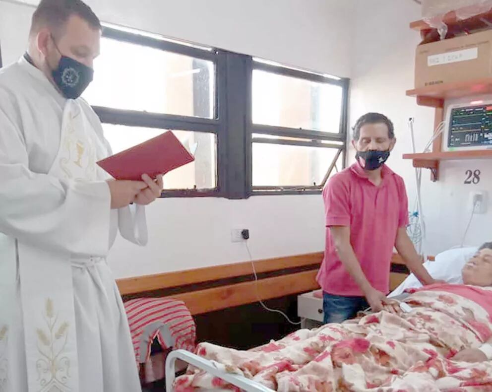 Oscar y Graciela se unieron en matrimonio en un sencillo acto religioso.