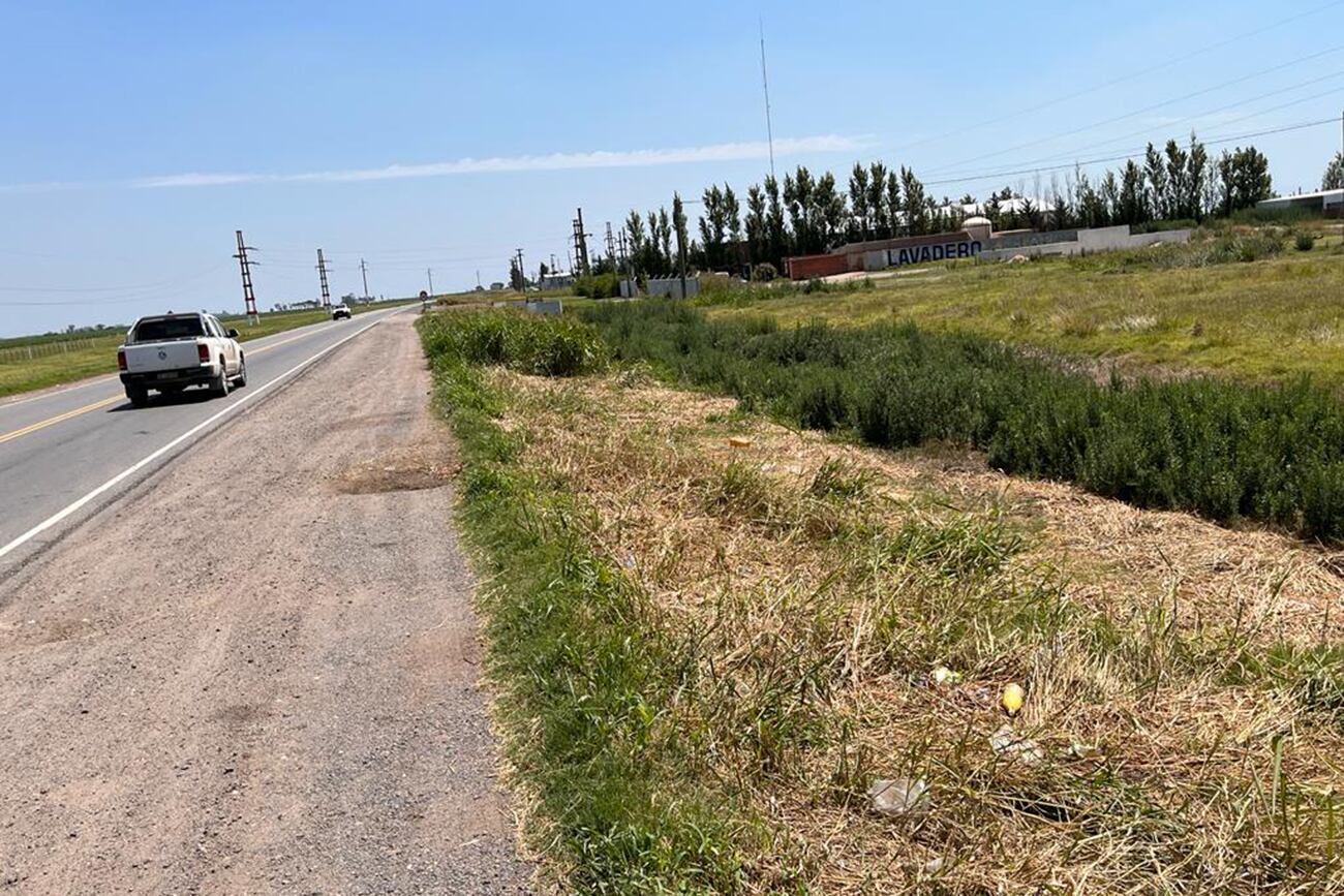 Femicidio. Lugar donde apareció tirado el cuerpo de Sofía Bravo, a la salida de la ciudad de La Carlota, Córdoba. (Tomy Fragueiro / La Voz)