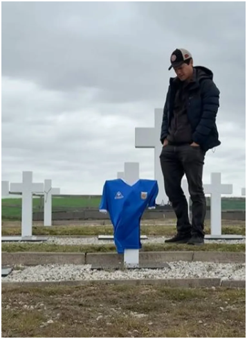 El video del youtuber que izó la bandera argentina en las Islas Malvinas