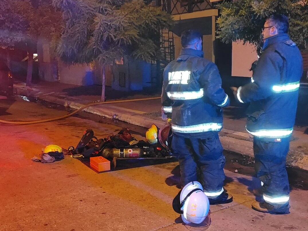 Bomberos Arroyito actuando en un siniestro