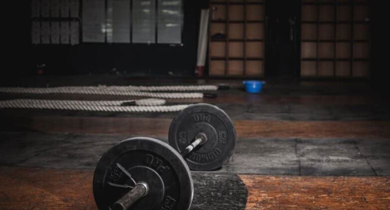 Levantan la clausura a gimnasio posadeño tras la muerte de una mujer.