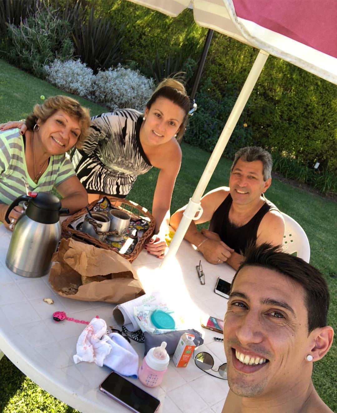 Ángel Di María junto a su familia.